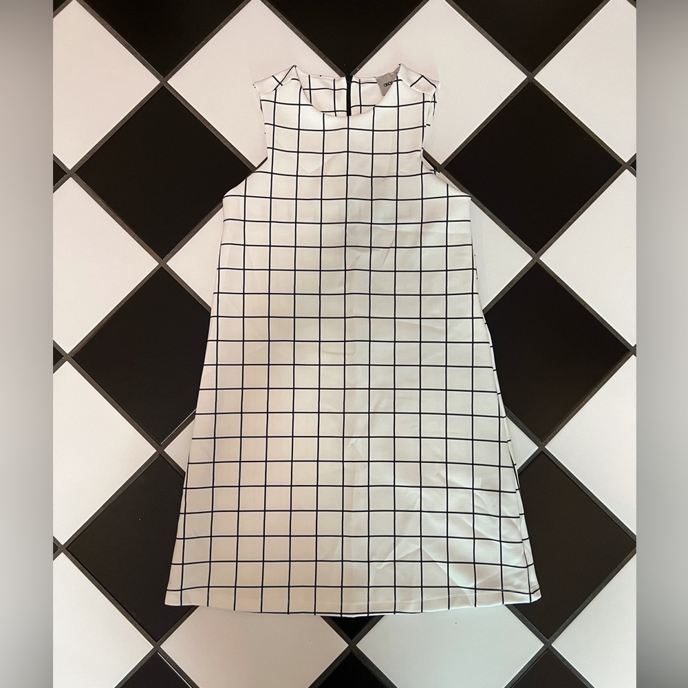 Tumblr-core grid dress